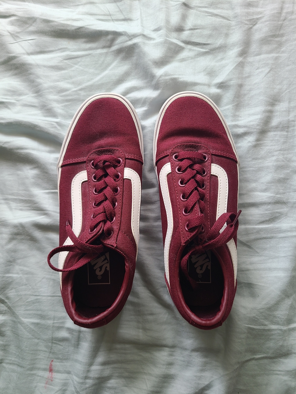 Vans Low-Top Sneakers in Burgundy and White